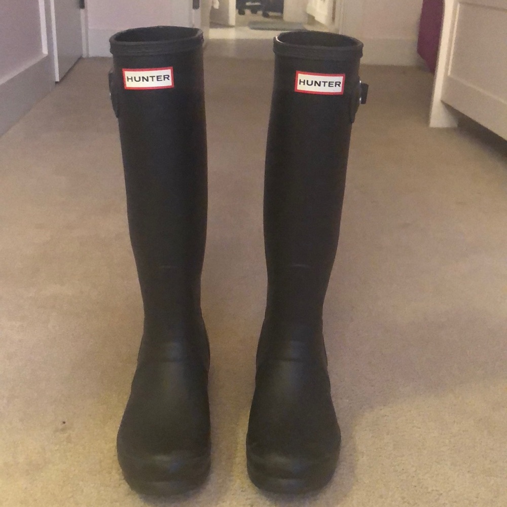 Women’s tall matte black hunter rain boots